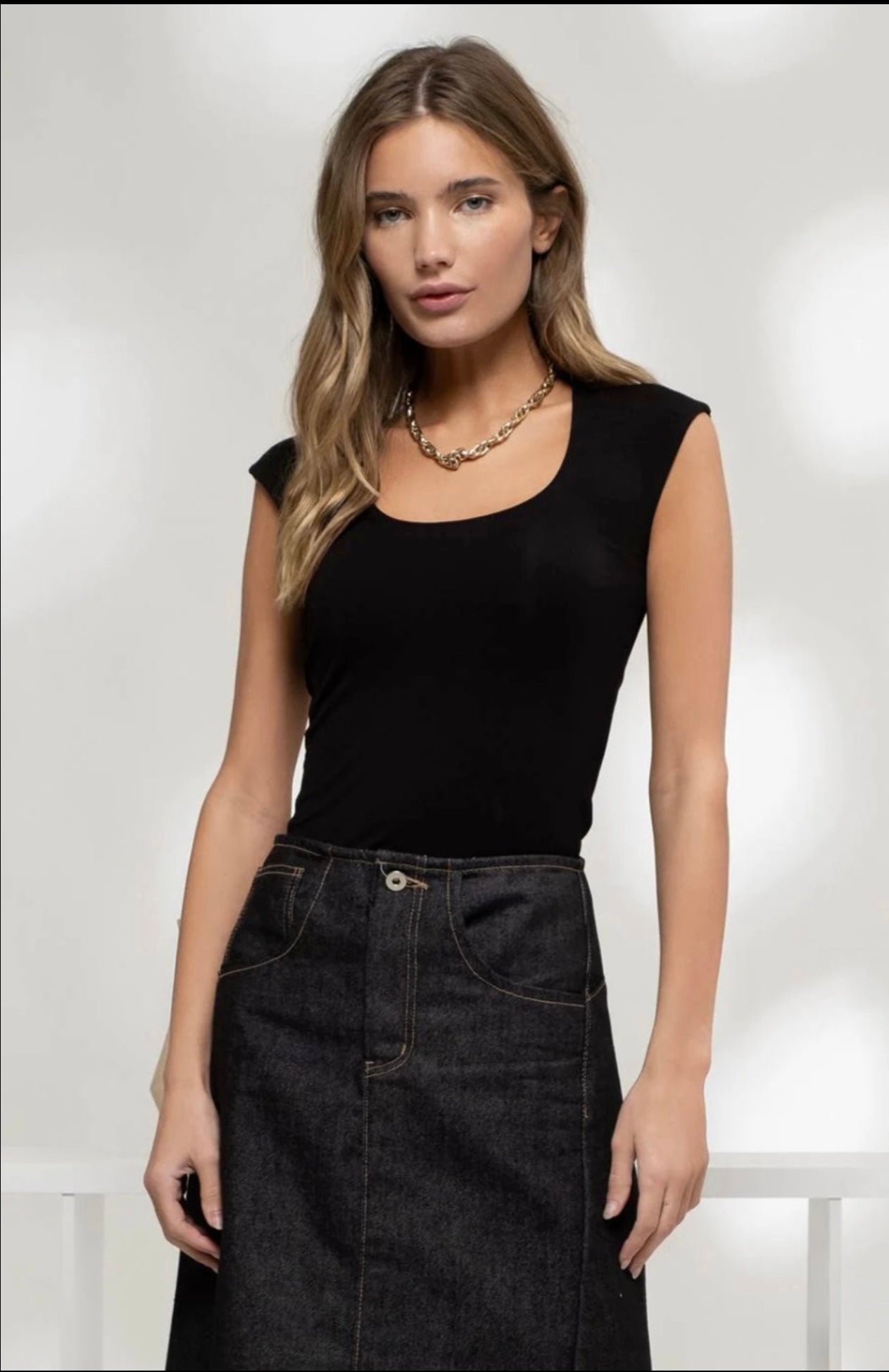 Sleeveless Scoop Neck Double Lined Top