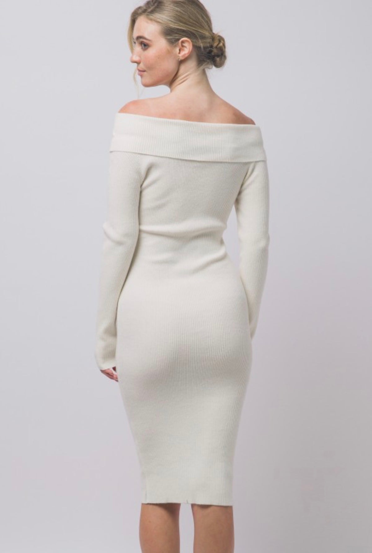 Off-the-Shoulder Front Gold Twist Long Sleeve Ribbed Midi Dress