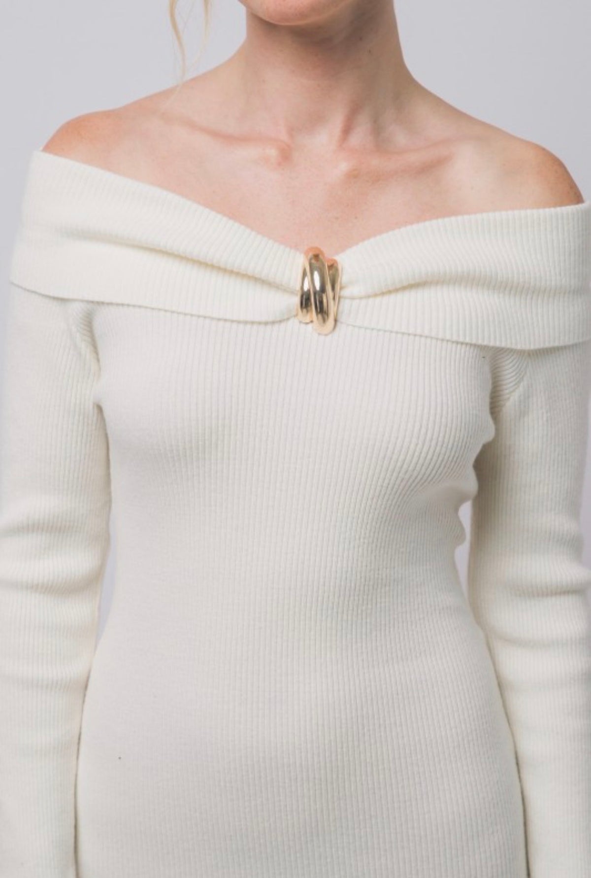 Off-the-Shoulder Front Gold Twist Long Sleeve Ribbed Midi Dress