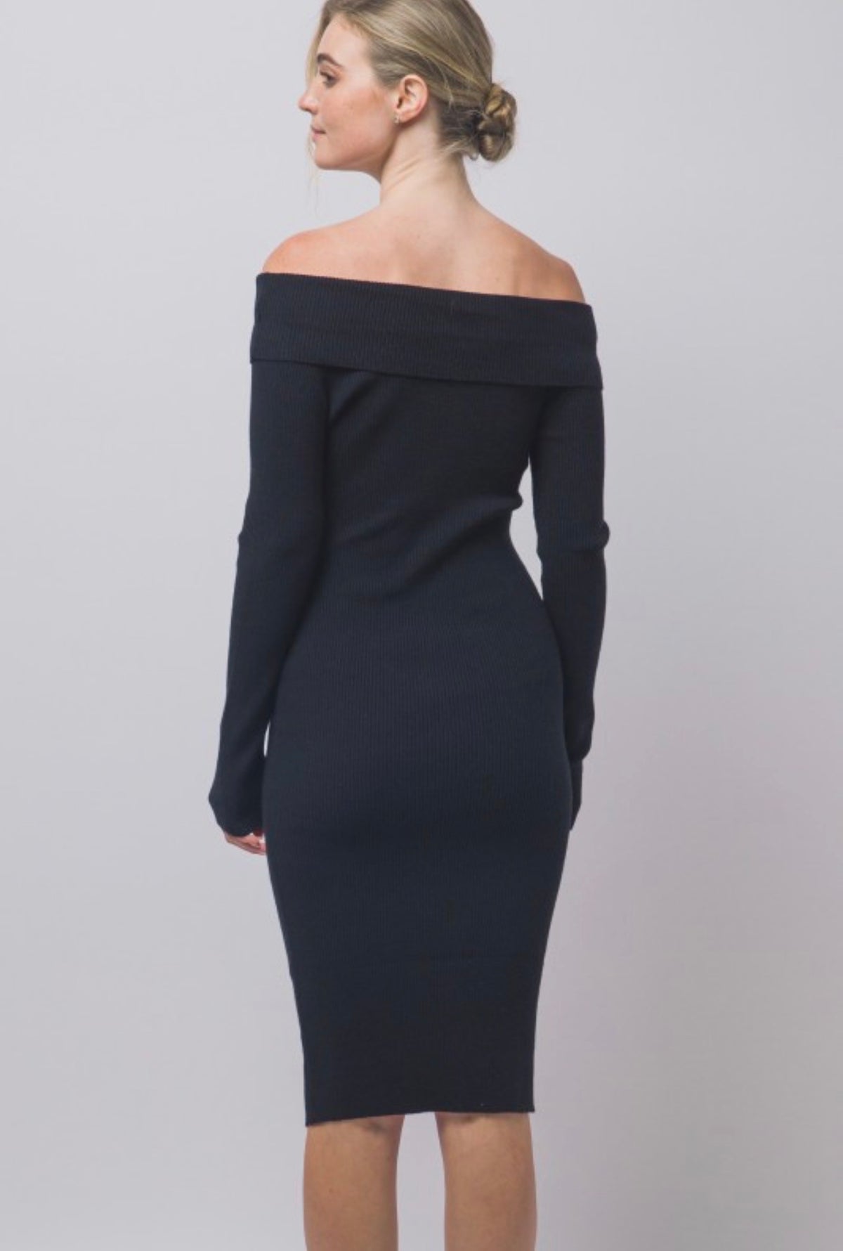 Off-the-Shoulder Front Gold Twist Long Sleeve Ribbed Midi Dress