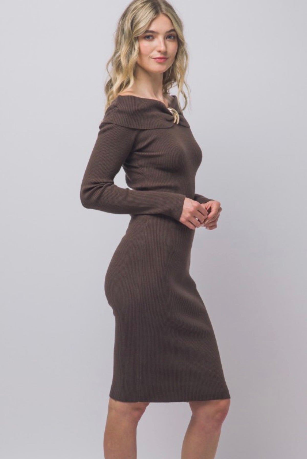 Off-the-Shoulder Front Gold Twist Long Sleeve Ribbed Midi Dress