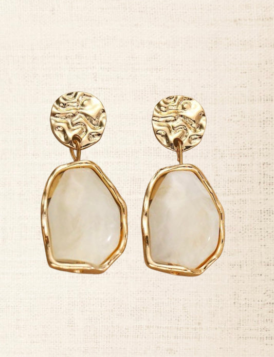 Beige Quartz and Gold Earrings